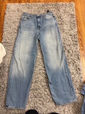 Zara Women's Faded Light Blue Straight-Leg Jeans